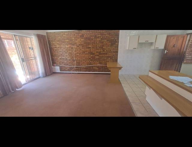2 BEDROOM TOWNHOUSE FOR SALE IN BARTLETT